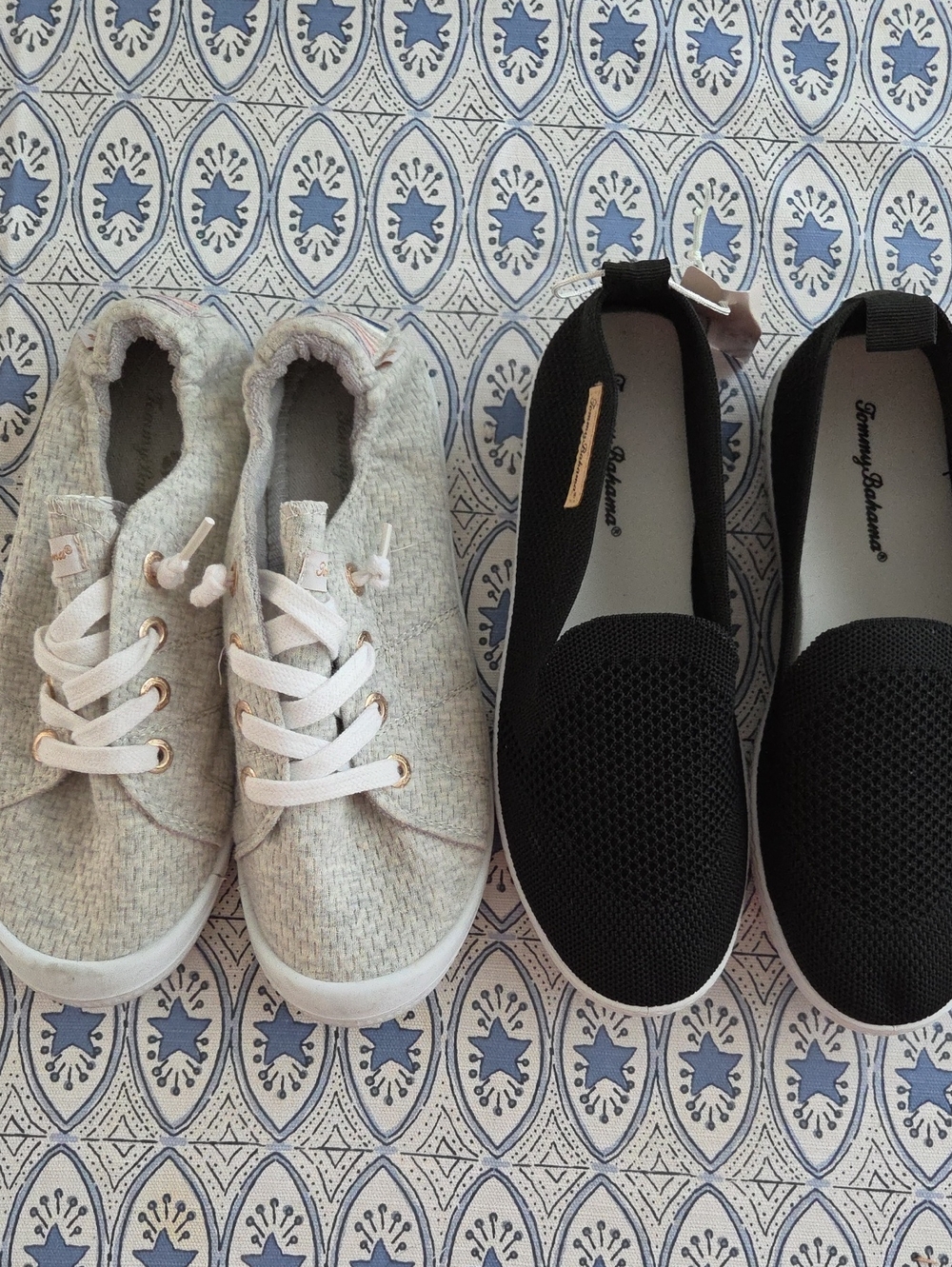O9GR2V-ZVWQ4Tommy Bahama Black Slip-On and Light Gray Lace-Up Sneakers